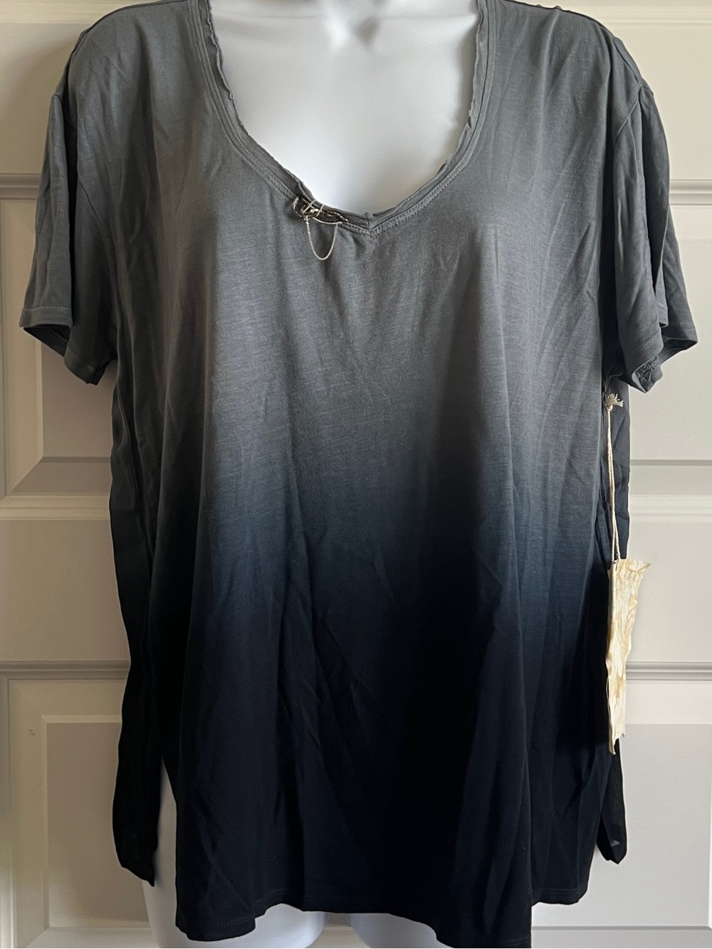 ARATTA See Back! Ombré Embellished Featherweight Sheer Drape Relaxed TeeMedium